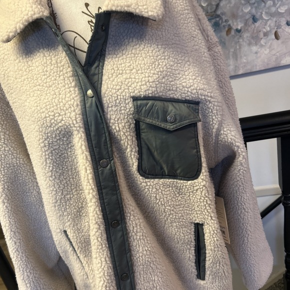 Liv Outdoor Sherpa Jacket. Size XL New $99.99 - Picture 2 of 8